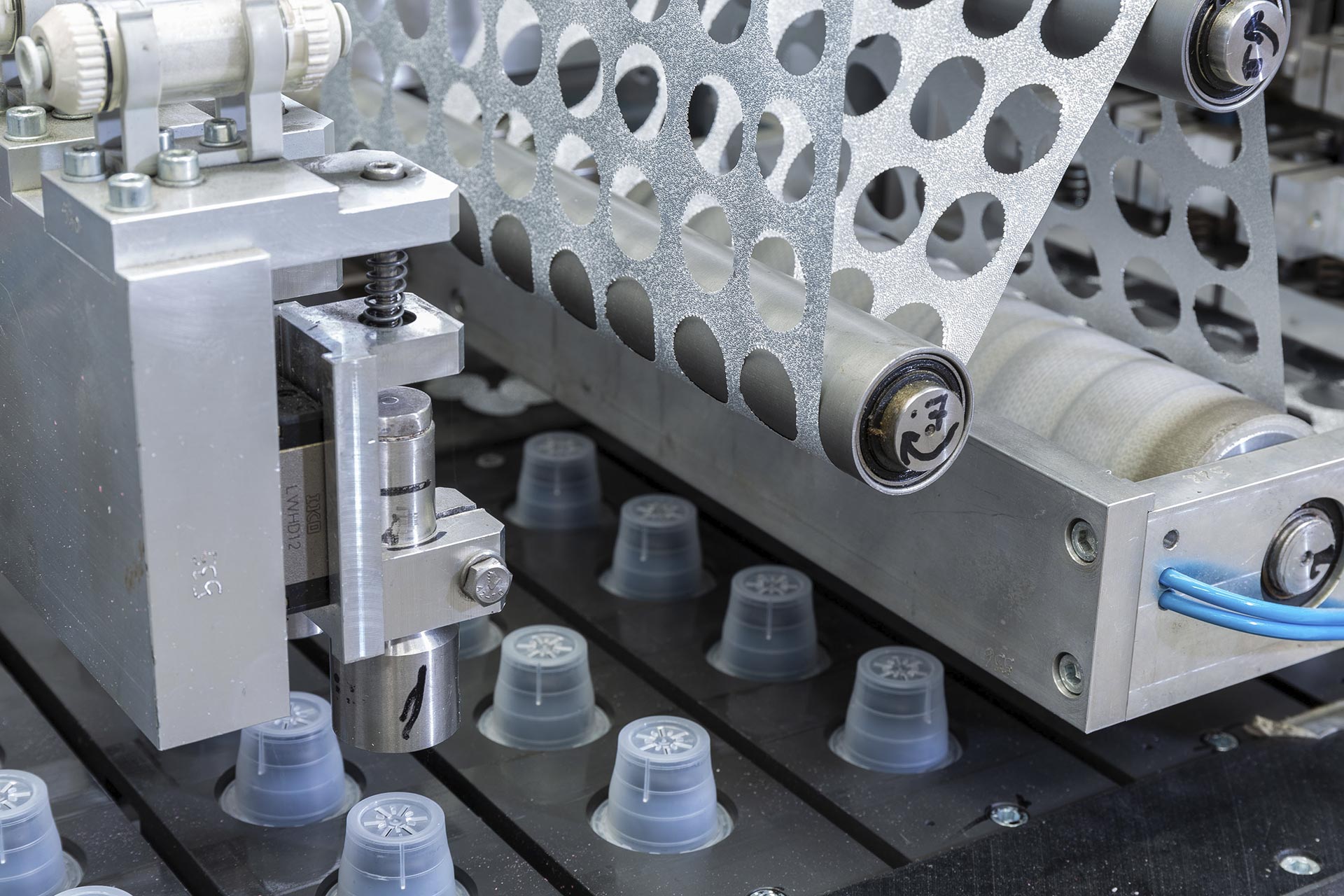 reparto produzione stampaggio plastiche e capsule caffè compatibili