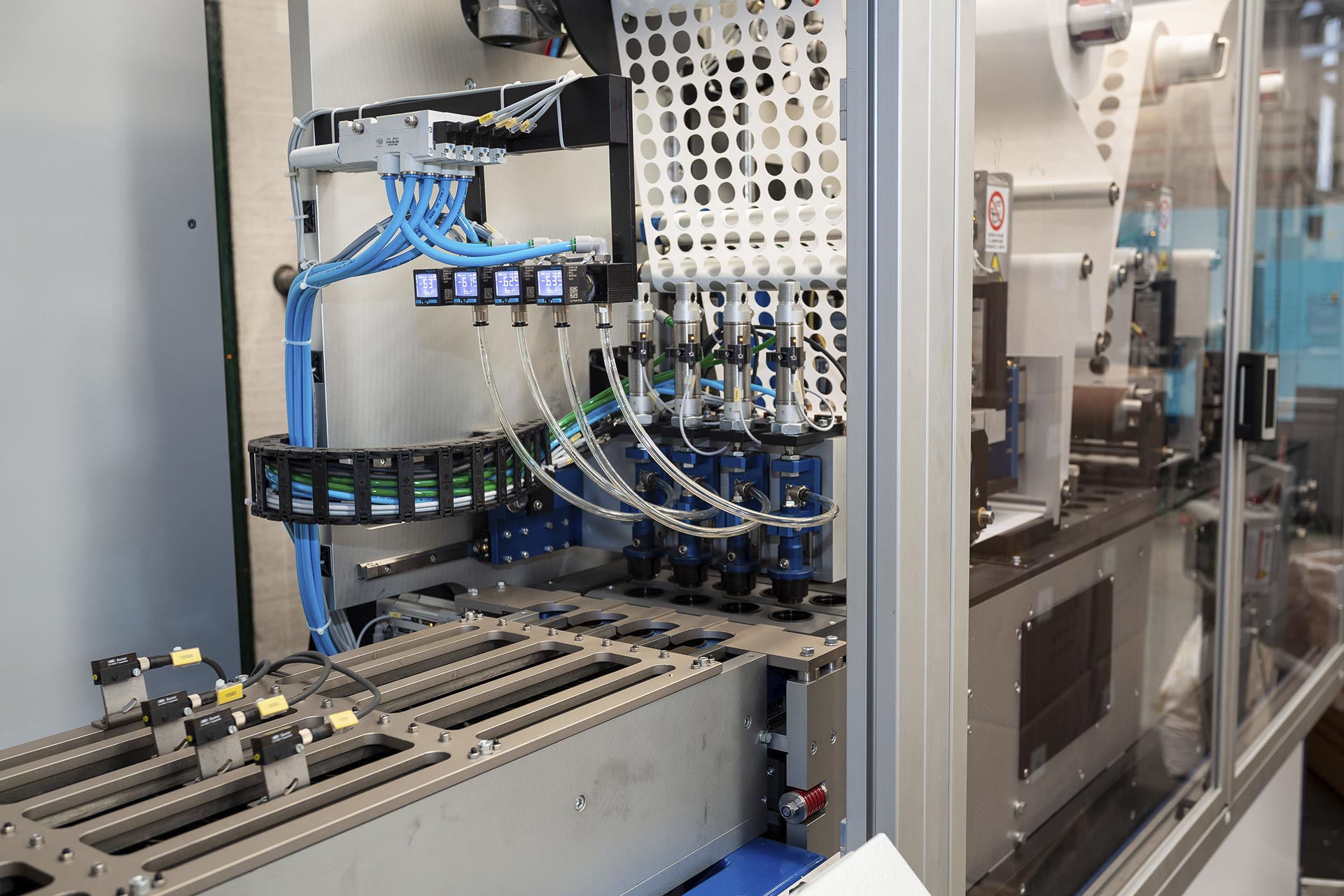 reparto produzione stampaggio plastiche e capsule caffè compatibili