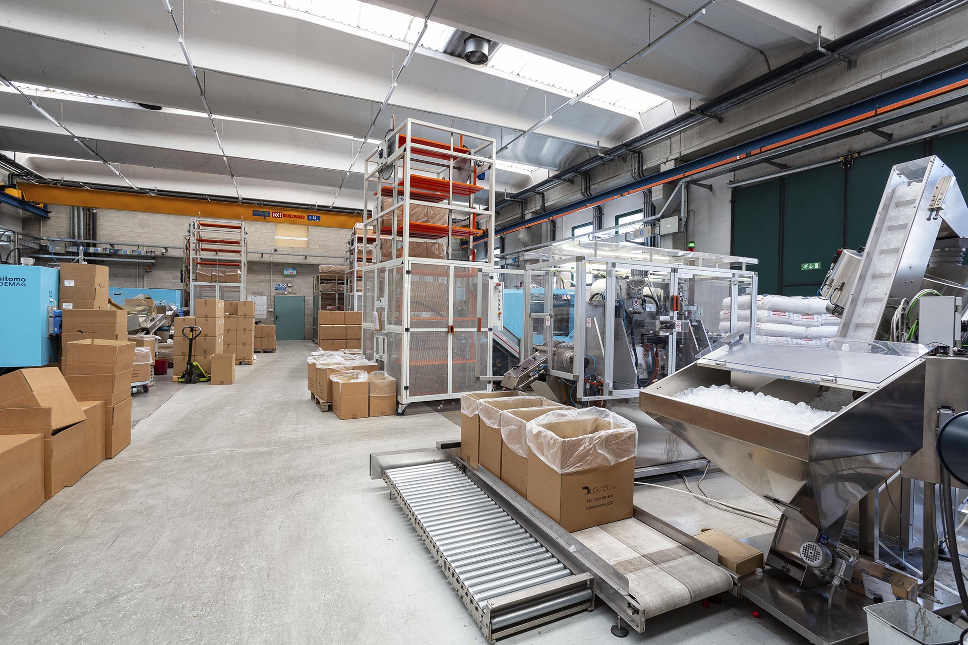 reparto produzione stampaggio plastiche e capsule caffè compatibili